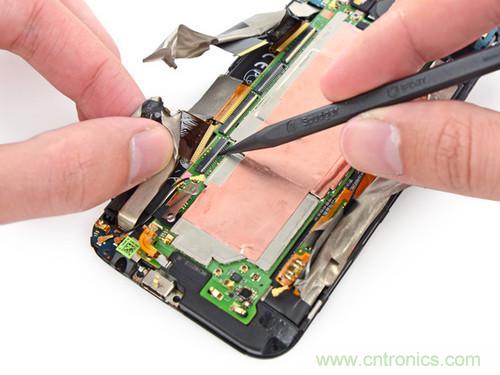 牛人強(qiáng)拆！新HTC One(M8)真機(jī)精密做工難修理