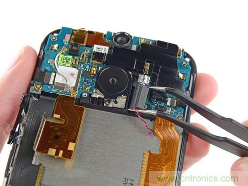 牛人強(qiáng)拆！新HTC One(M8)真機(jī)精密做工難修理