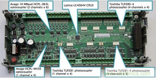 圖2：Rockwell選擇光耦作為Micro850 PLC的數(shù)字I/O電路板上的設備輸入和輸出端的核心隔離策略。