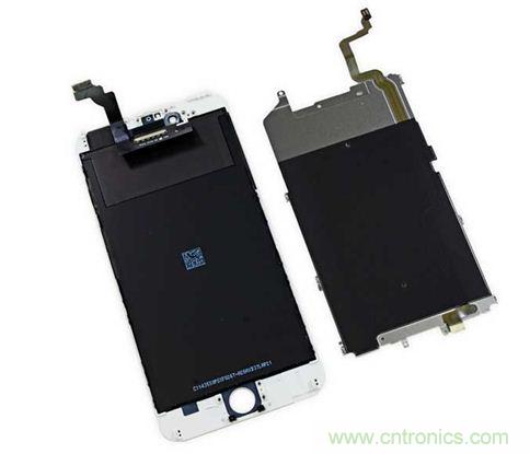 iPhone 6 Plus搭載的高清LED屏幕尺寸為5.5英寸，像素密度為401ppi，并采用了IPS（平面轉(zhuǎn)換）技術(shù)。（來(lái)源：iFixit）