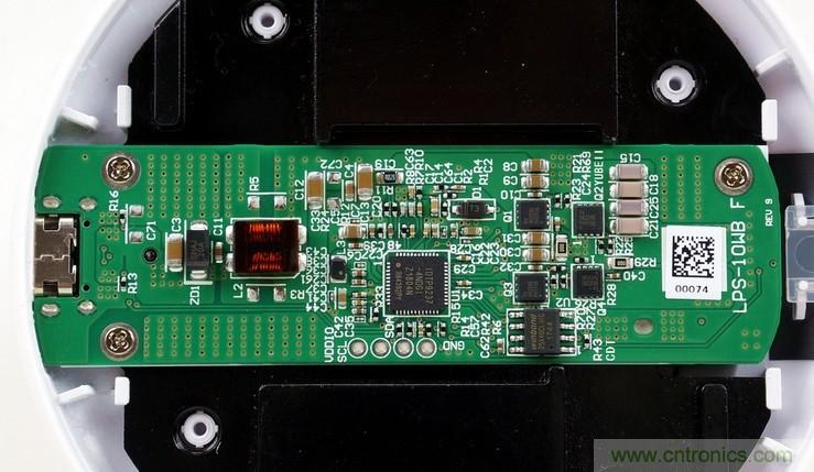 拆解對(duì)比：系出同門，小米、紫米無(wú)線充電器的差別有多大？