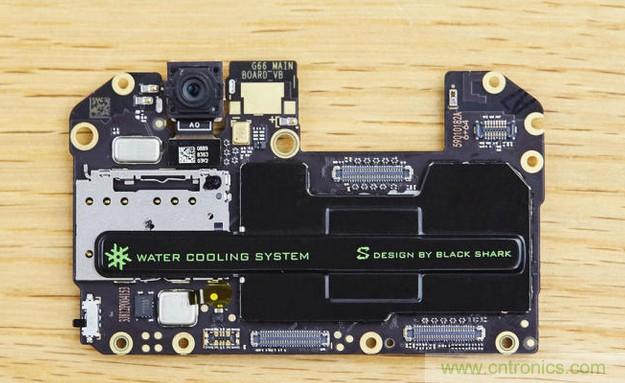 拆解黑鯊手機(jī)：多級(jí)直觸一體式液冷系統(tǒng)有什么門道？